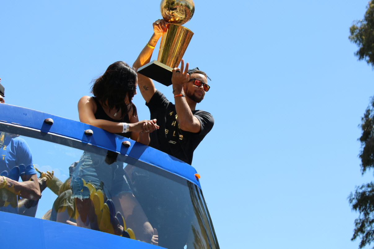 Steph Curry Shows Off Chain Ahead of Warriors Championship Parade – NBC Bay  Area