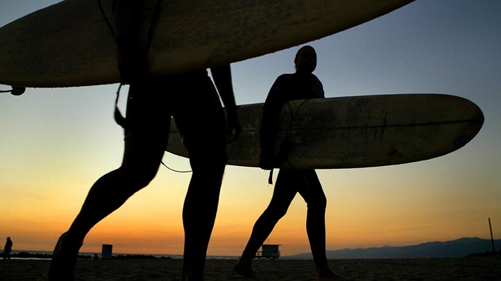 2699367CA002_surfer