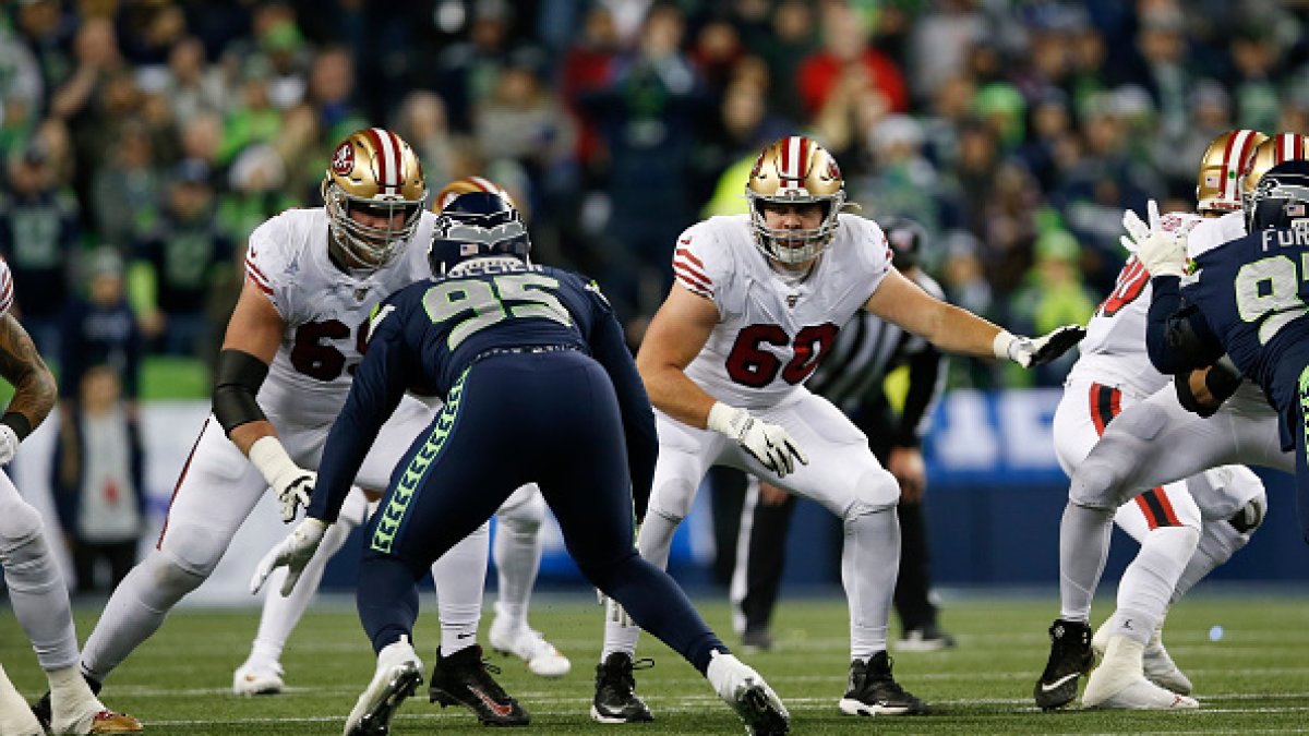 Daniel Brunskill of the San Francisco 49ers walks off the field after  Photo d'actualité - Getty Images