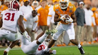 Tennessee Volunteers wide receiver Jauan Jennings (15) runs with the ball during the game between the Indiana Hoosiers and the Tennessee Volunteers on January 2, 2020 at TIAA Bank Field in Jacksonville, Fl. (Photo by David Rosenblum/Icon Sportswire via Getty Images)
