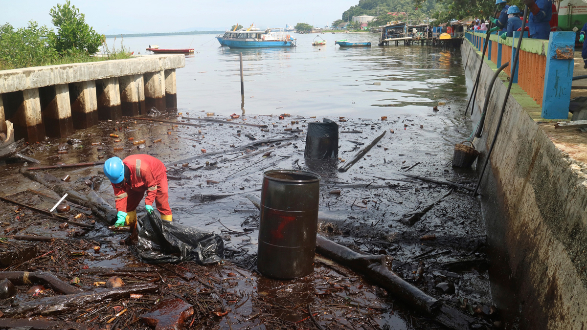 Oil Spill in Indonesia Causes Fire That Kills 5, Sickens Hundreds NBC