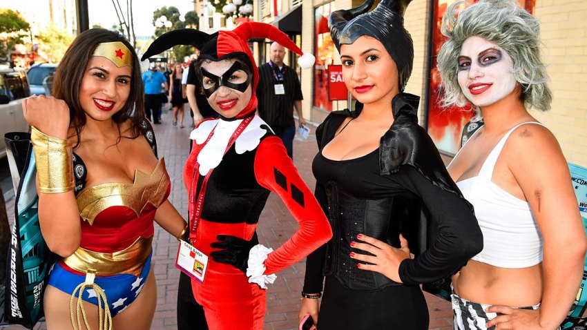 Babes-of-Comic-Con-Blurb-20