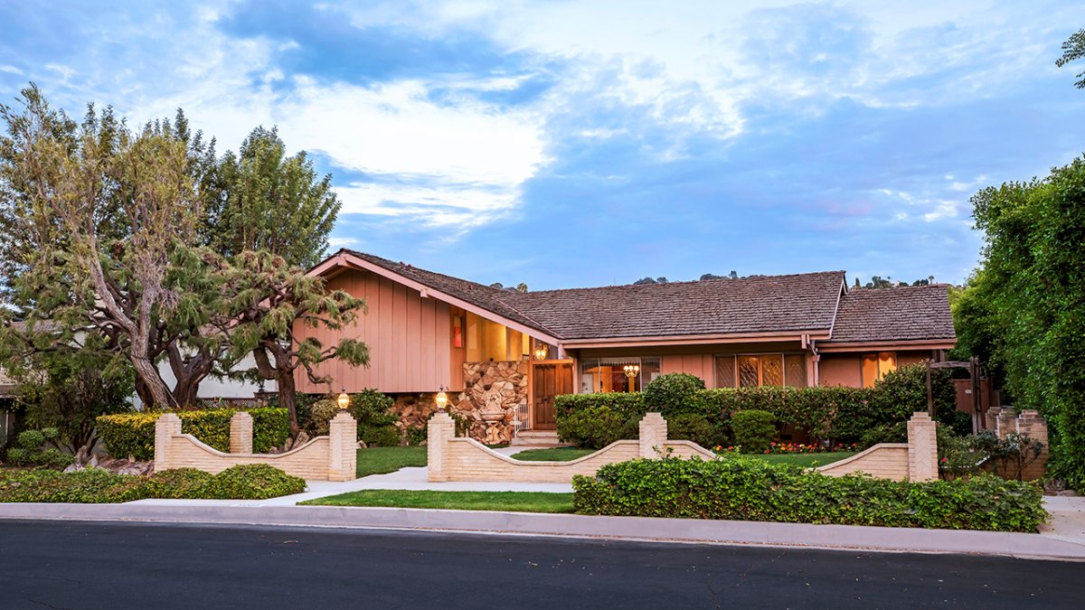 Studio City 'Brady Bunch' house sells for $3.2 million – NBC Bay Area - Vimarsana News