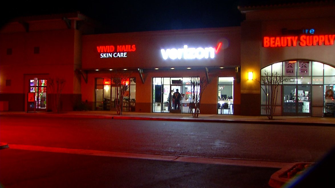 Suspects Steal 25 iPhones at Verizon Store, Flee in Pickup NBC Bay Area