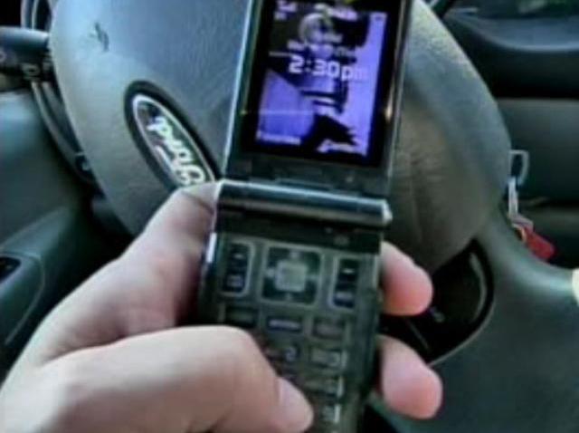 Cell_Phone_driving_640x480