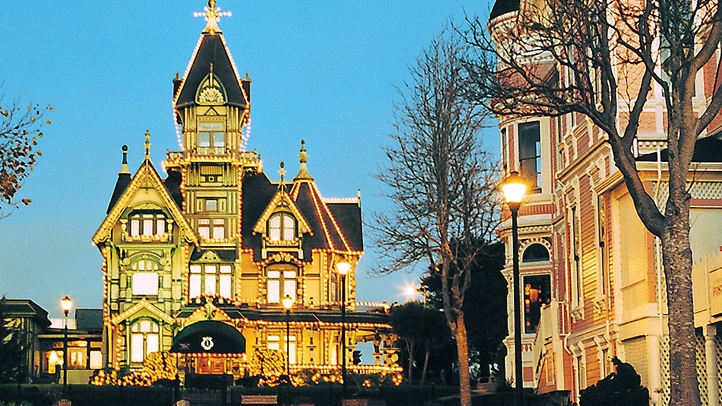 ChristmasCarsonMansion1