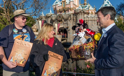 CoupleDisneyland2012