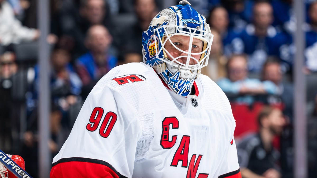 emergency-goalie-david-ayres-helps-hurricanes-win-in-nhl-debut-nbc