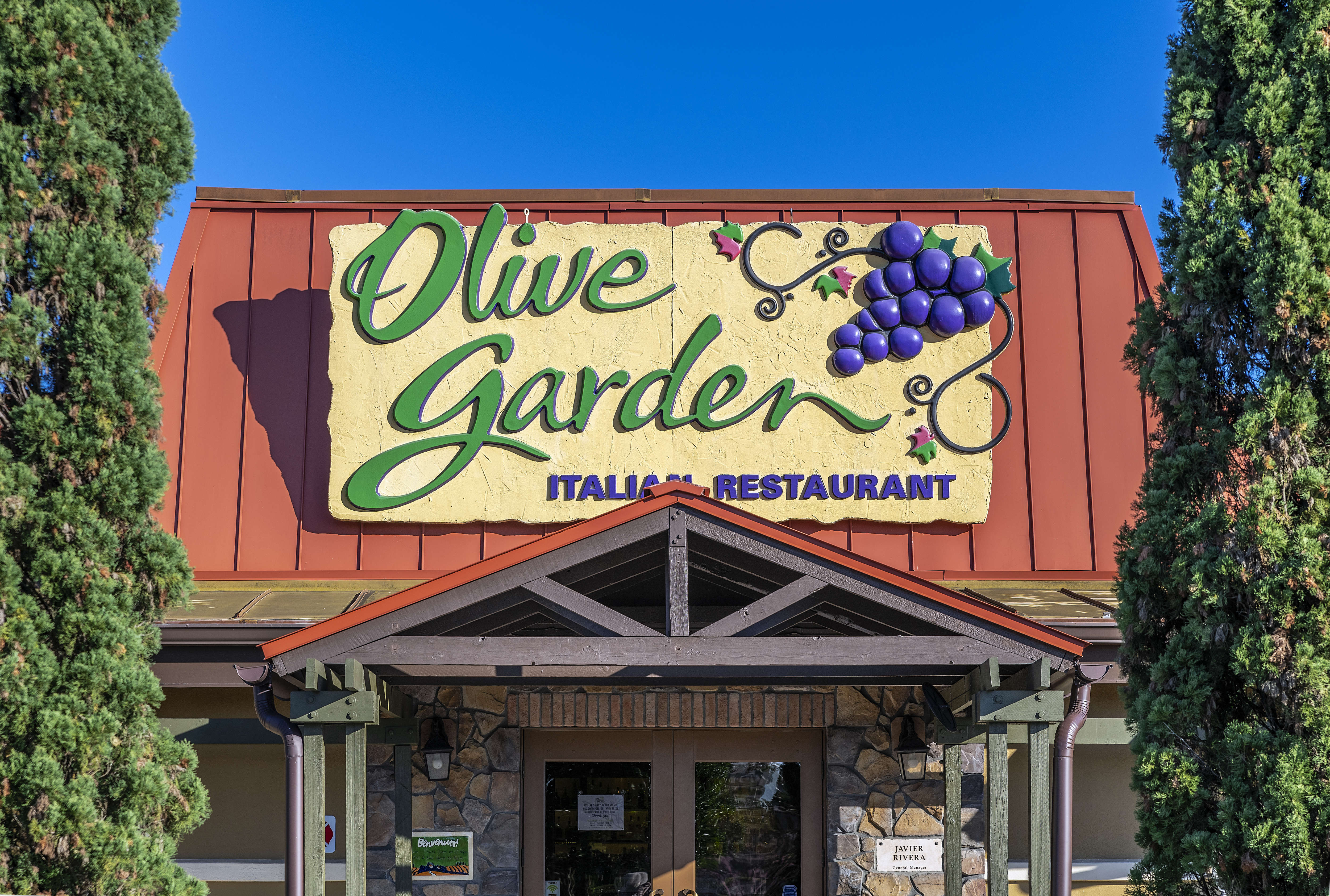 Worker Olive Garden Customer Demanded and Got White Server NBC Bay Area