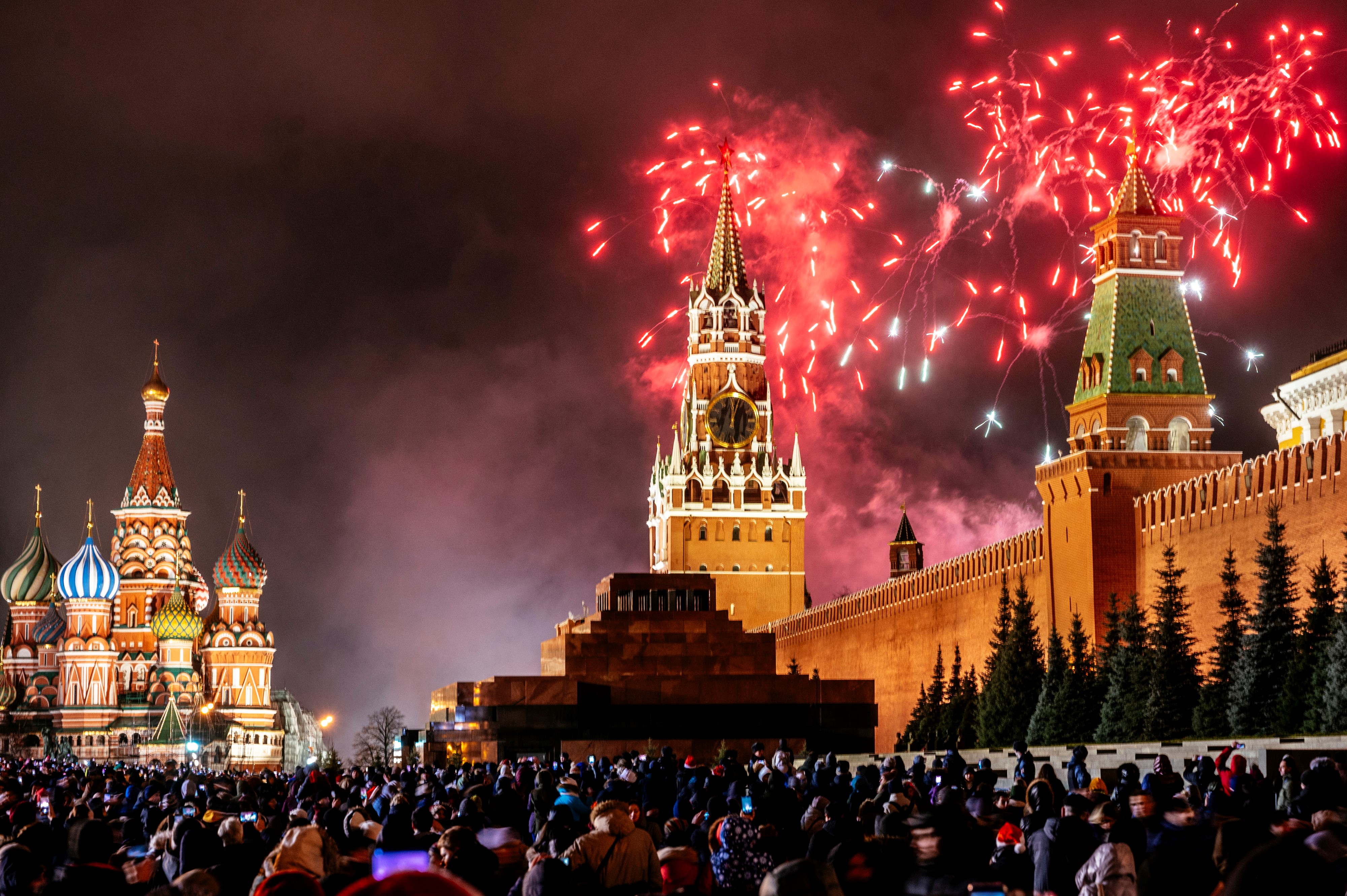 Pictures From 2020 New Year’s Eve Celebrations Across the World NBC