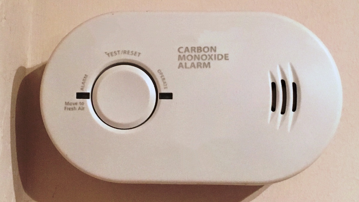 signs of carbon monoxide poisoning in car