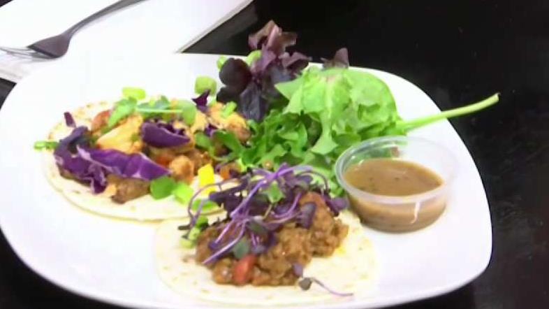 Hot And Cool Cafe In Leimert Park Has Vegan Nachos Nbc Bay Area