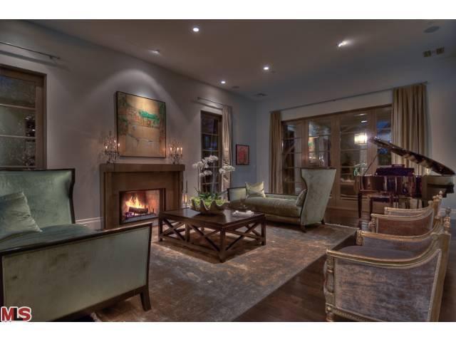 Real Housewife Lisa Vanderpump Scores New Beverly Hills