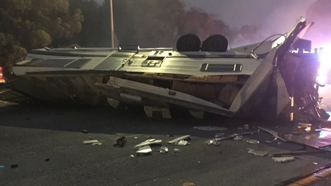 Oakland580TrailerCrash