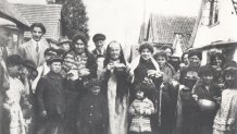 Women and children carry pots for cholent, or stew, in Bialystok, Poland, 1932
