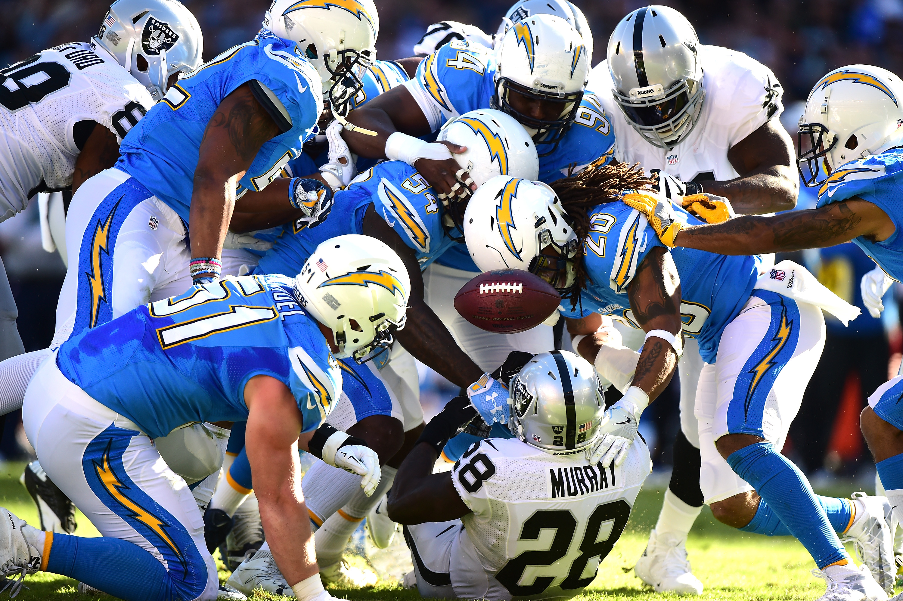 Raiders beat Chargers, head to playoffs for first time since 2002