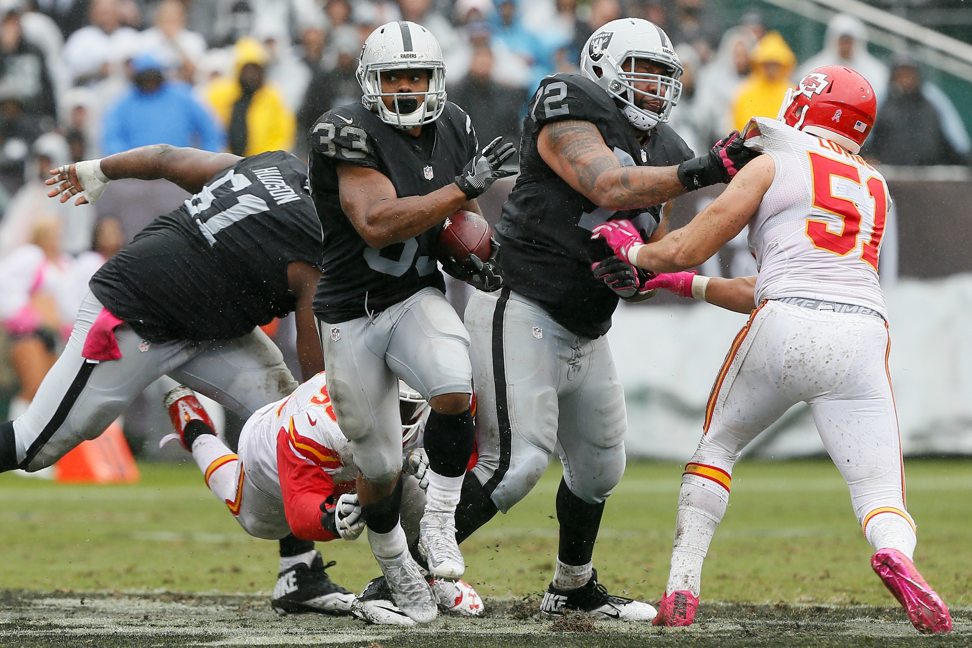 Raiders, Carr beat Chargers, clinch first playoff berth since 2002