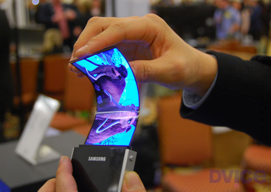 Samsung-bendy-OLED-DVICE-Evan-Ackerman-thumb-550xauto-91320