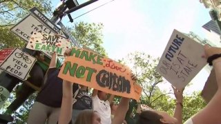 Thousands_March_in_Lower_Manhattan_for_Climate_Strike.jpg