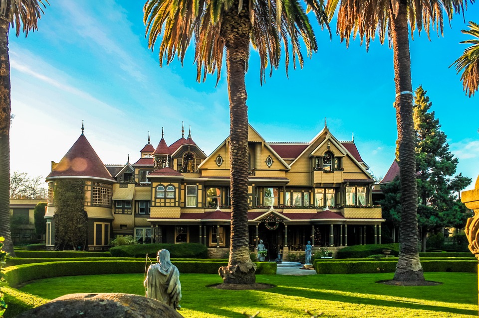 flashlight tours at winchester mystery house