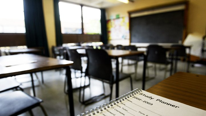 Teachers Picket to Stop School Closures at Oakland Unified - Vimarsana News