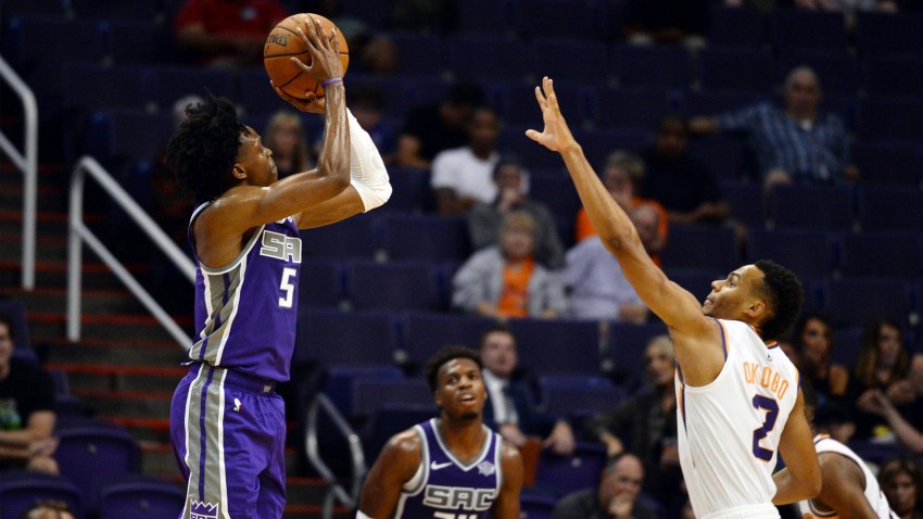 Kings De Aaron Fox Harrison Barnes Have 3 Point Contest After