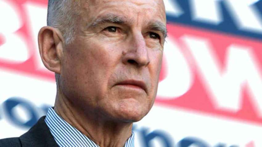 gobernador-california-jerry-brown-aprueba-ley-marihuana-medicina3