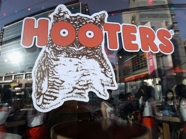 hooters_640_480