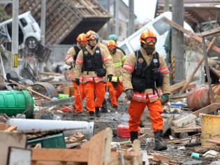 japan-earthquake-tsunami-thumb