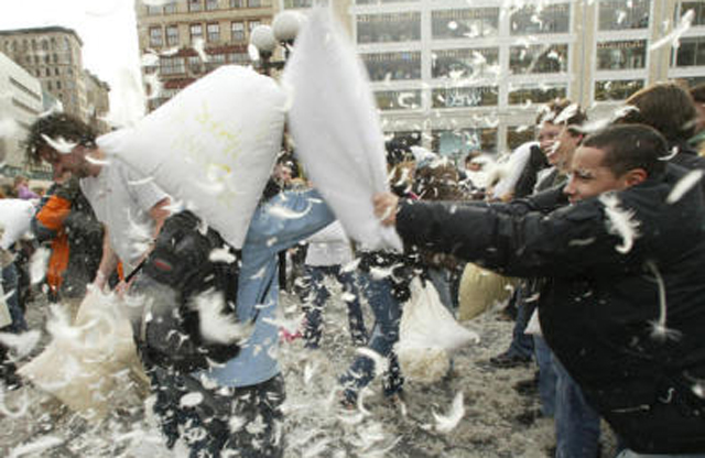 pillowfight1