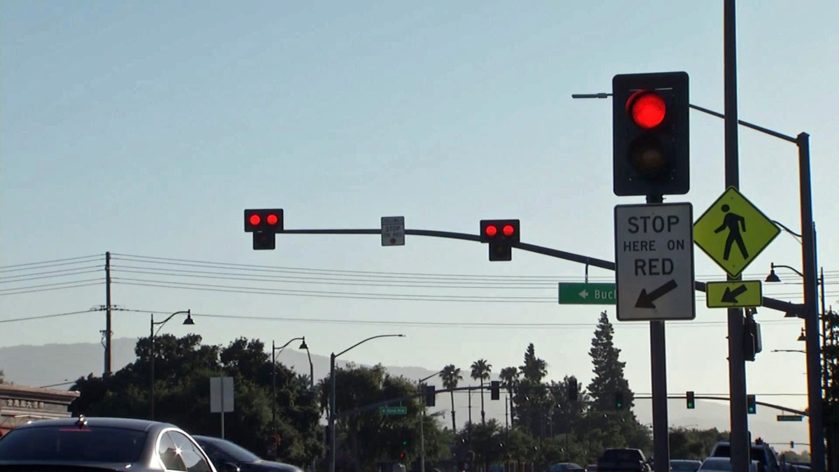 New Traffic Lights in Santa Clara Leave Drivers Baffled – NBC Bay Area