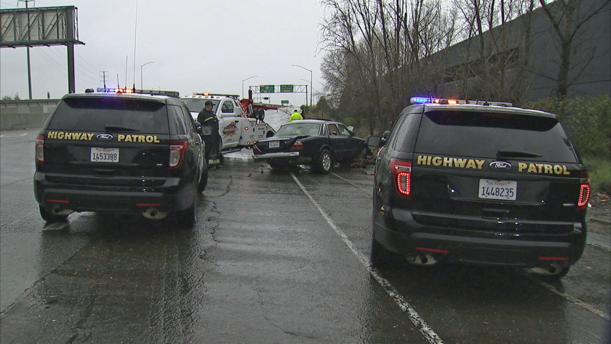 Man Dies After Crash Into Guardrail on Highway 87 in San