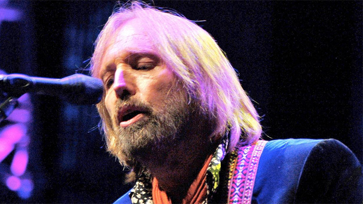 tom-petty-singing