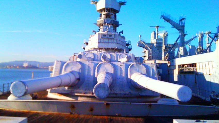 uss_iowa_battleship_guns