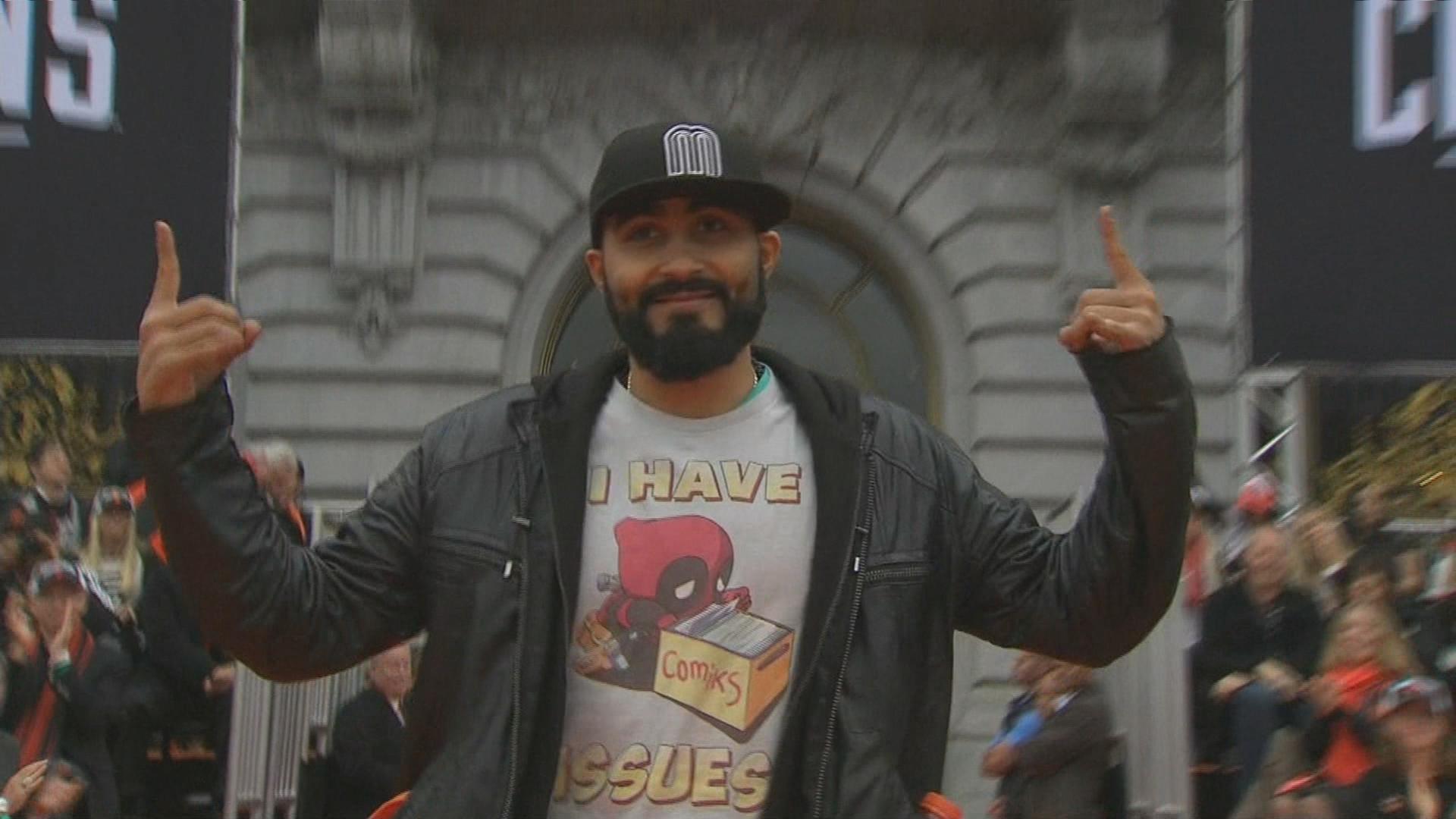 Fans, immigrant activists still buzzing about Giants pitcher Sergio Romo's  'illegal' shirt – The Mercury News