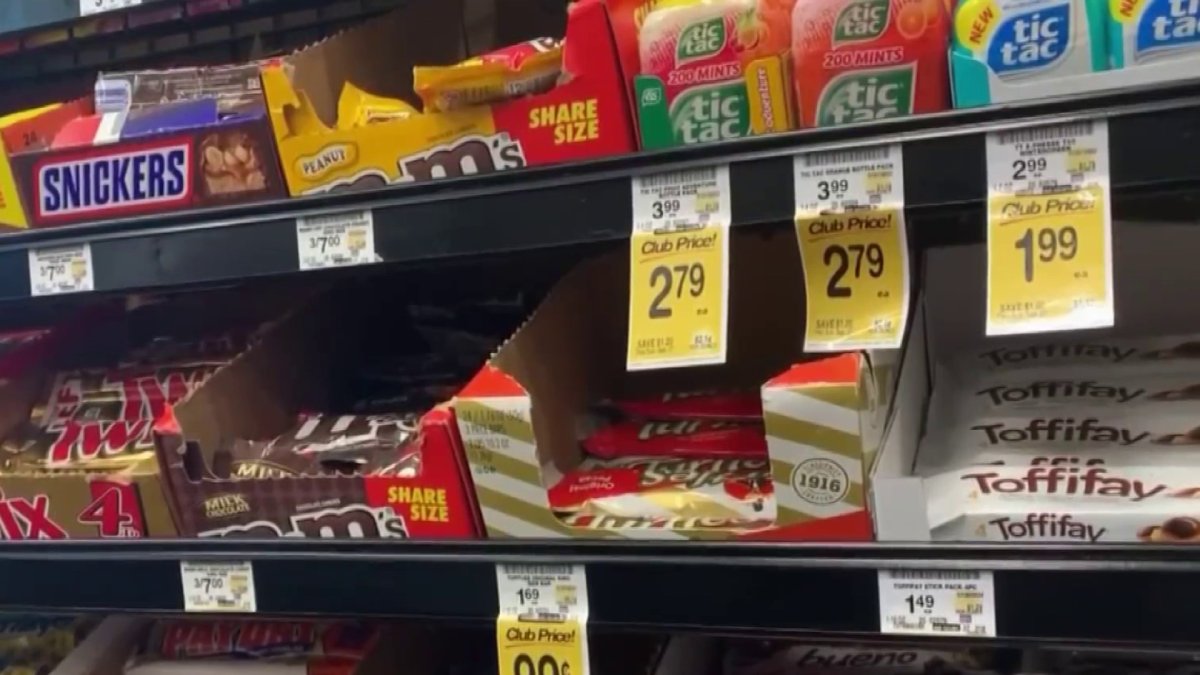 Checkout Stand Junk Food Banned From Large Grocery Stores in Berkeley