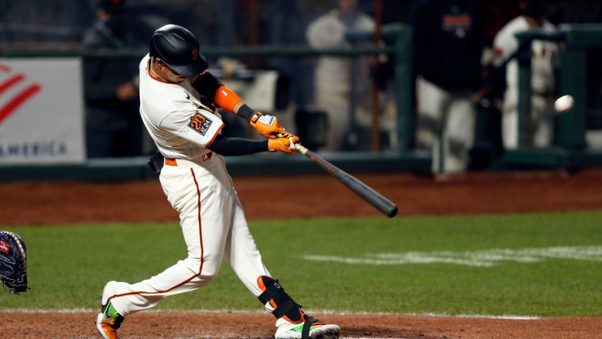 Giants visit Rockies with wild-card hopes still alive