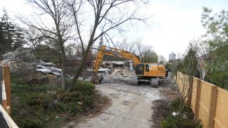 The Barry and Honey Sherman home at 50 Old Colony Drive has been demolished. The notorious home of the owner of Apotex Pharmaceuticals was on the market when Barry and Honey were found dead by the pool.