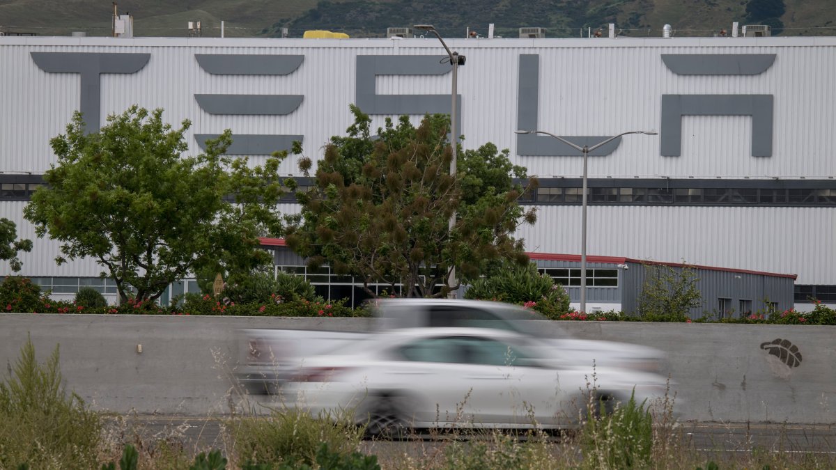 Tesla Seeks To Sell 5b In Stock Ceo Musk Moves To Texas Nbc Bay Area