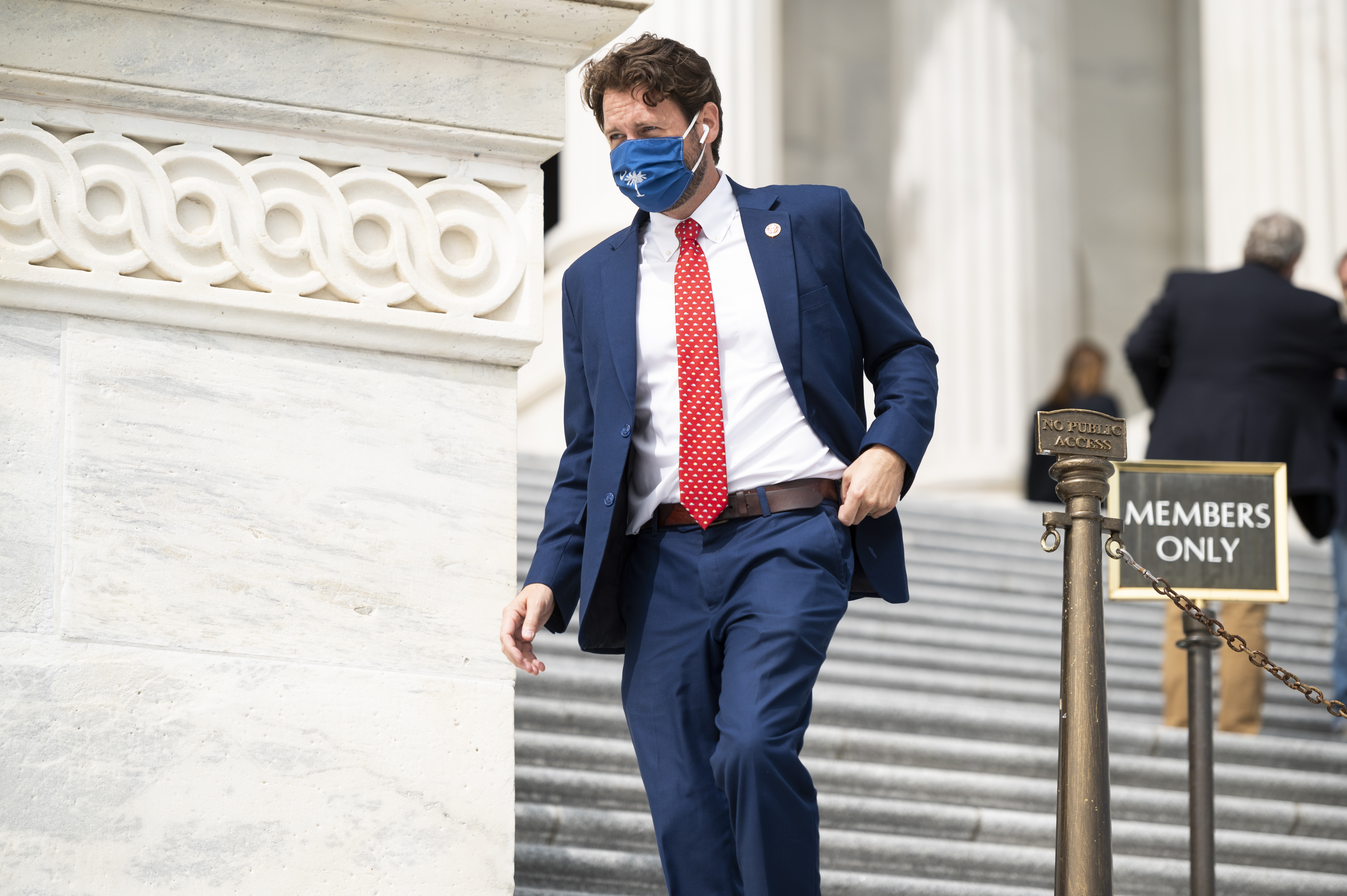 WATCH: Congressman Cracks Open Beer in Final US House Speech - Vimarsana News