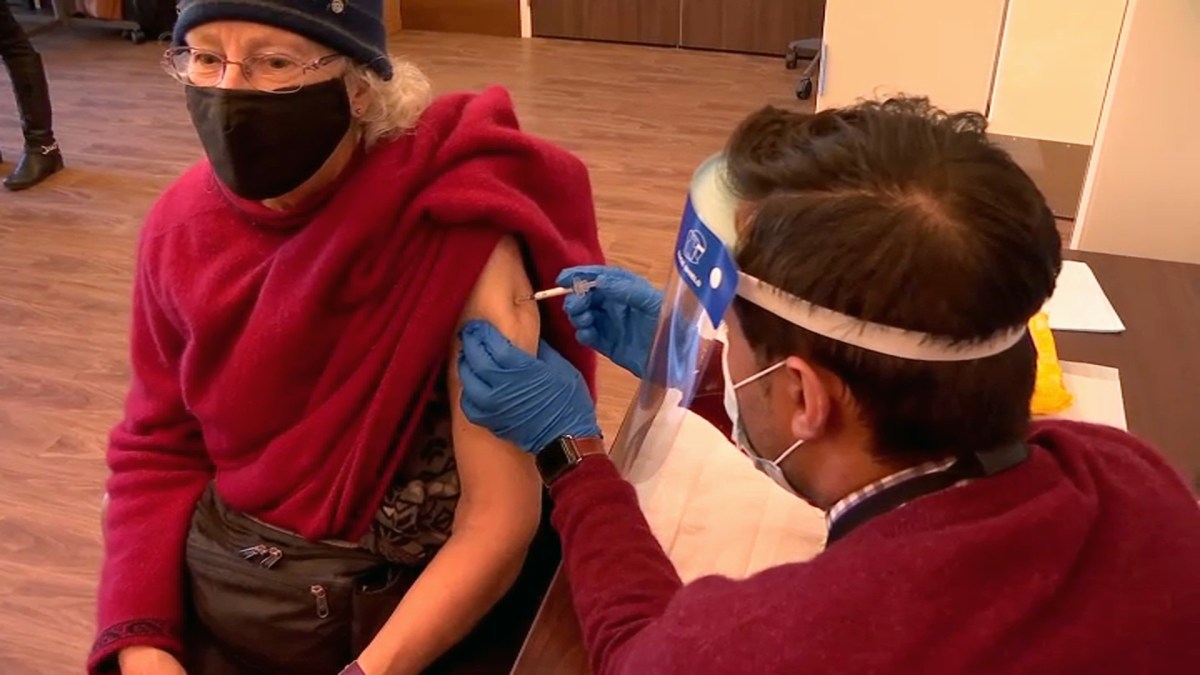 'Best Christmas Present Ever': East Bay Seniors Receive COVID-19 Vaccine – NBC Bay Area - Vimarsana News