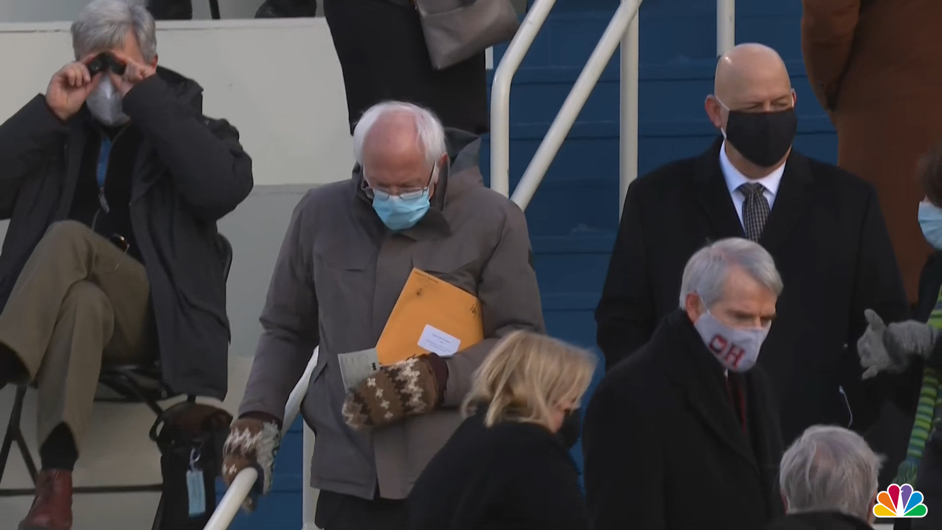 Sen Bernie Sanders Arrives To Inauguration In Mittens Nbc Bay Area Sen Bernie Sanders Arrives To Inauguration In Mittens Nbc Bay Area