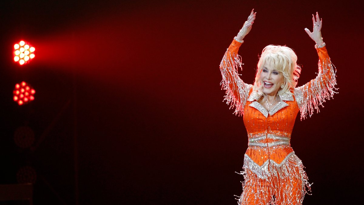 Dolly Parton Remakes ‘9 to 5’ for Squarespace Super Bowl Ad NBC Bay Area