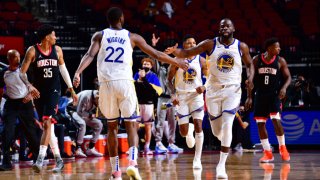 HOUSTON, TX – MARCH 17: Draymond Green #23 of the Golden State Warriors high fives his teammate during the game against the Houston Rockets on March 17, 2021 at the Toyota Center in Houston, Texas. NOTE TO USER: User expressly acknowledges and agrees that, by downloading and or using this photograph, User is consenting to the terms and conditions of the Getty Images License Agreement. Mandatory Copyright Notice: Copyright 2021 NBAE (Photo by Cato Cataldo/NBAE via Getty Images)