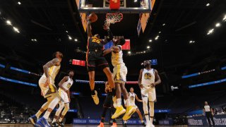SAN FRANCISCO, CA – MARCH 26: John Collins #20 of the Atlanta Hawks shoots the ball during the game against the Golden State Warriors on March 26, 2021 at Chase Center in San Francisco, California. NOTE TO USER: User expressly acknowledges and agrees that, by downloading and or using this photograph, user is consenting to the terms and conditions of Getty Images License Agreement. Mandatory Copyright Notice: Copyright 2021 NBAE (Photo by Noah Graham/NBAE via Getty Images)