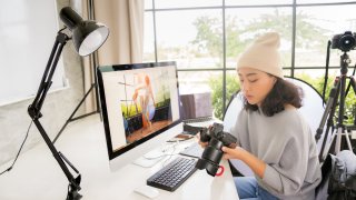 The First Thing to Do If You’re Starting a Freelance Side Hustle, From This 52,000-Person Freelancing Group