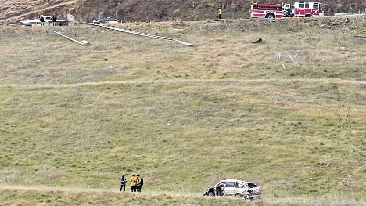 Passenger Dead, Driver Injured in Rollover Crash on Altamont Pass Near