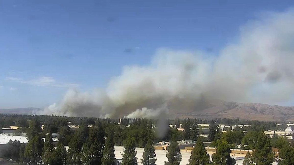 Firefighters Battle Brush Fire on North San Jose-Milpitas Border