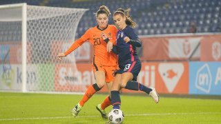 Alex Morgan and Dominique Janssen fight for a ball.
