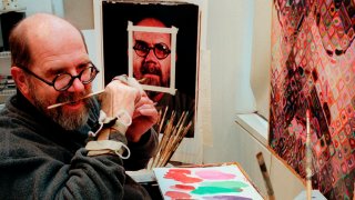 Chuck Close, CLOSE GRIPS BRUSH IN TEETH WITH HAND BRACE
